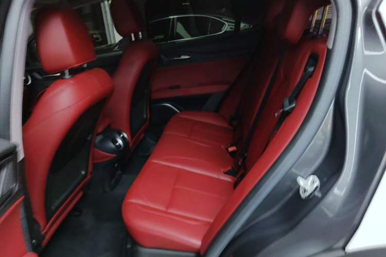 Used Alfa Romeo Stelvio 2021 2.0T 280HP Luxury Edition Left Rear Seat