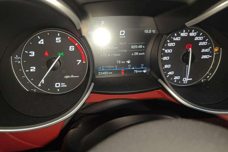 Used Alfa Romeo Stelvio 2021 2.0T 280HP Luxury Edition Odometer Close Up