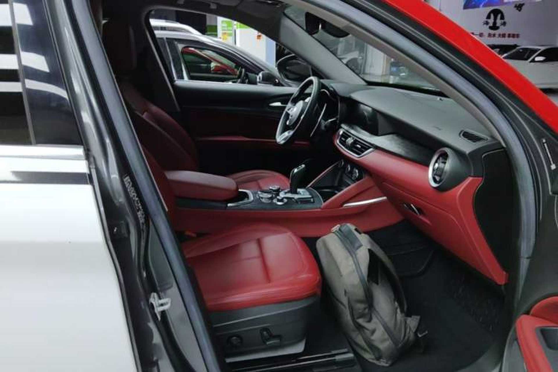 Used Alfa Romeo Stelvio 2021 2.0T 280HP Luxury Edition Right Front Seat