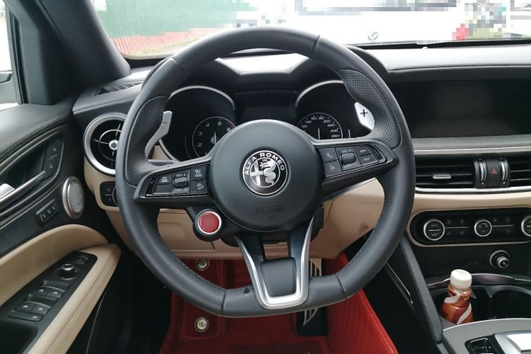 Used Alfa Romeo Stelvio 2021 2.0T 280HP Luxury Edition Steering Wheel
