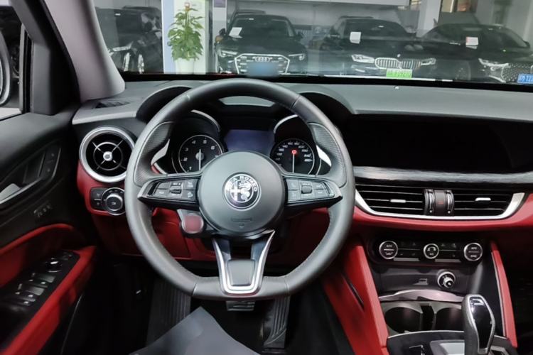 Used Alfa Romeo Stelvio 2021 2.0T 280HP Luxury Edition Steering Wheel