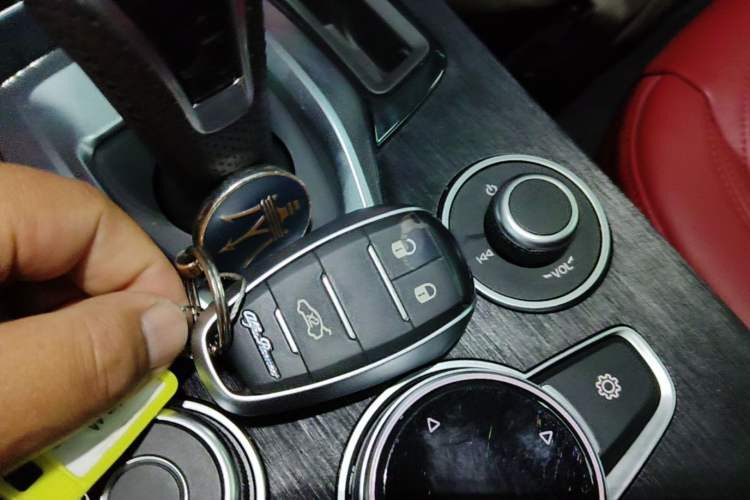 Used Alfa Romeo Stelvio 2021 2.0T 280HP Luxury Edition Vehicle Key