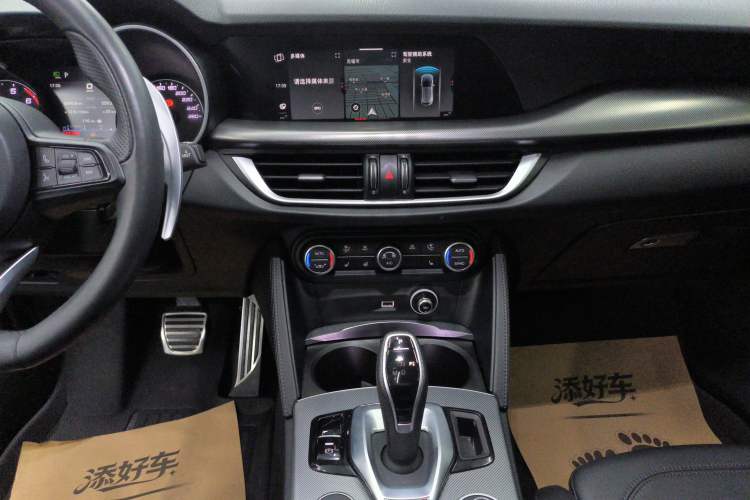 Used Alfa Romeo Stelvio 2022 2.0T 280HP Veloce Track Edition Audio And AC Panel