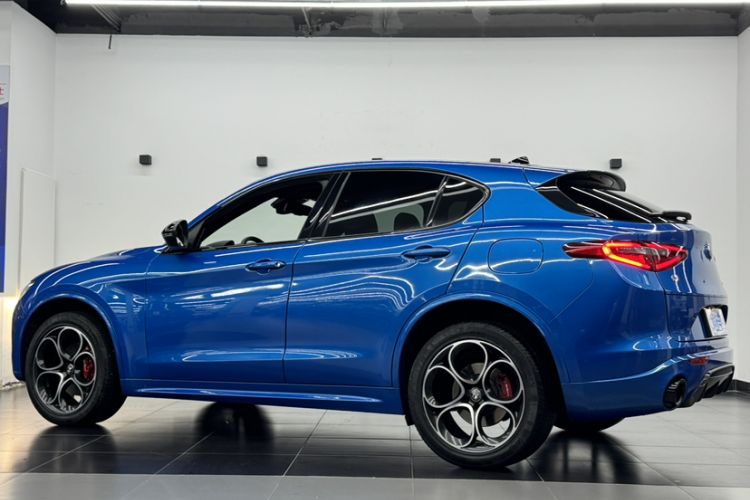 Used Alfa Romeo Stelvio 2022 2.0T 280HP Veloce Track Edition Exterior 7