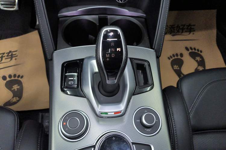 Used Alfa Romeo Stelvio 2022 2.0T 280HP Veloce Track Edition Gear Lever
