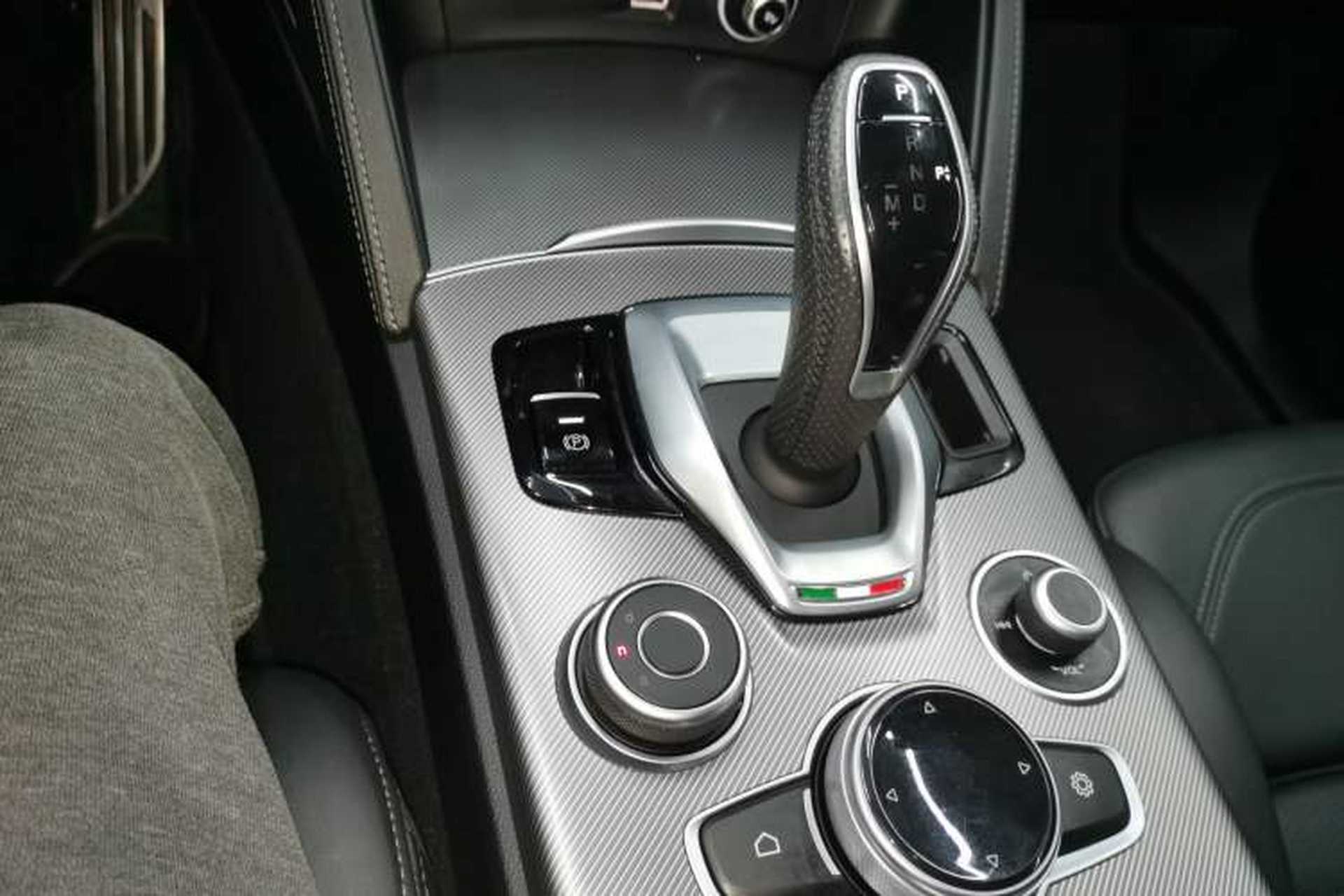 Used Alfa Romeo Stelvio 2022 2.0T 280HP Veloce Track Edition Gear Lever