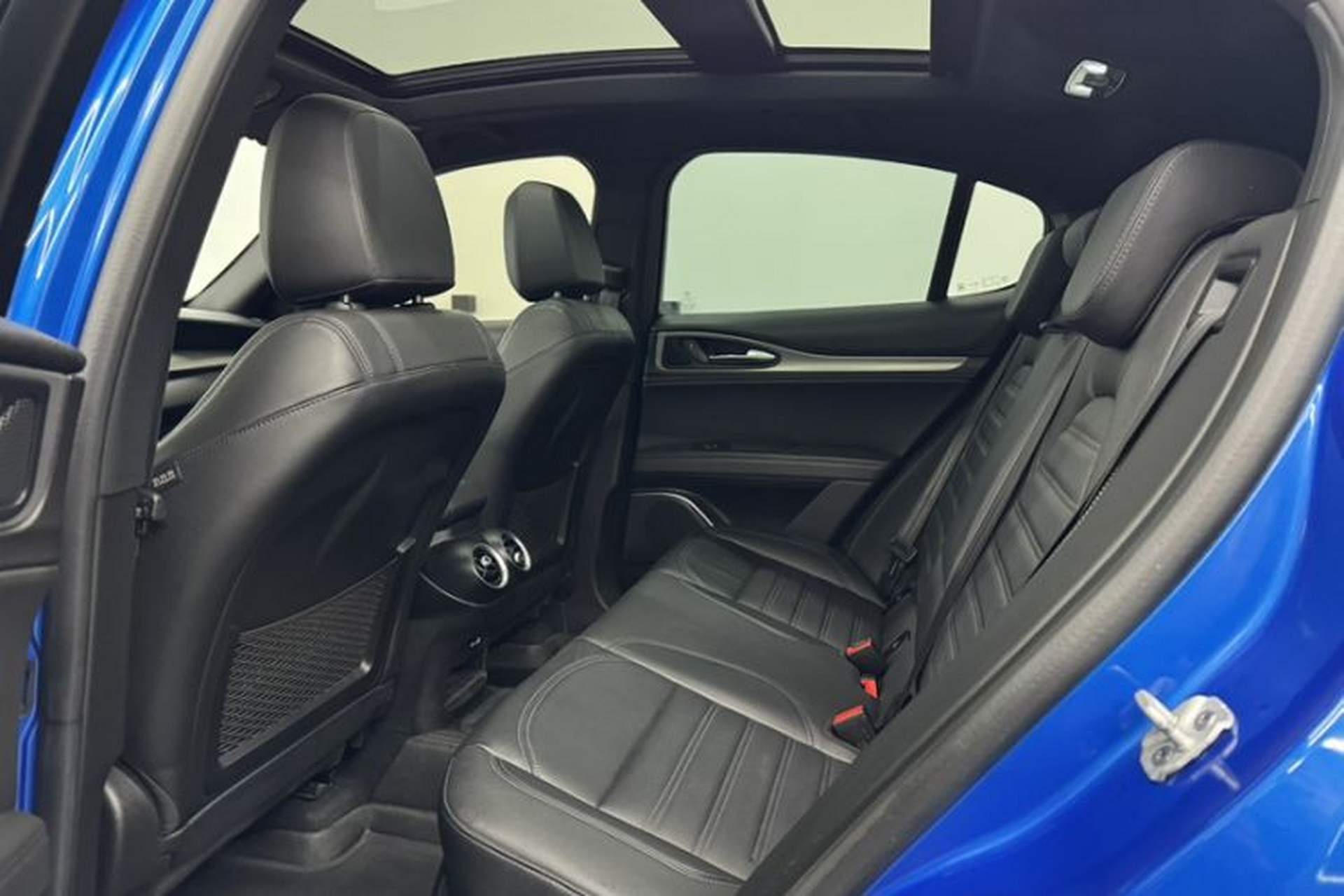 Used Alfa Romeo Stelvio 2022 2.0T 280HP Veloce Track Edition Interior 4