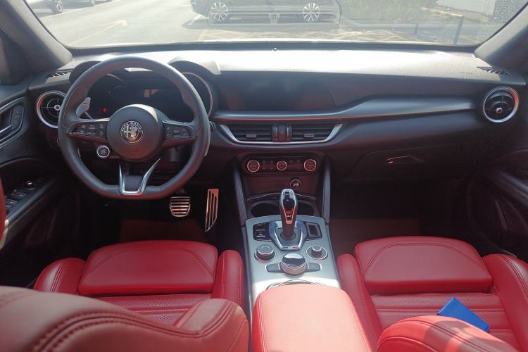 Used Alfa Romeo Stelvio 2023 2.0T 280HP Veloce Track Edition Center Console