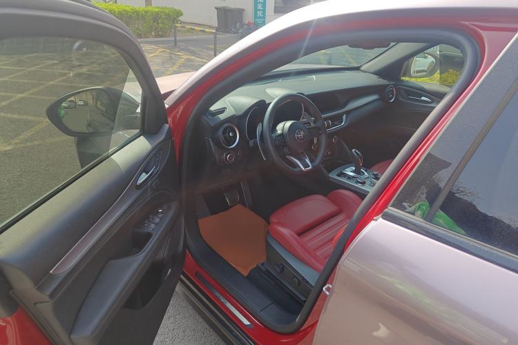 Used Alfa Romeo Stelvio 2023 2.0T 280HP Veloce Track Edition Driver Seat