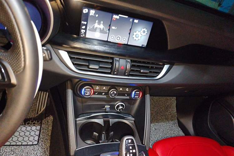 Used Alfa Romeo Stelvio 2023 2.0T 280HP Sprint Zongqing Version Audio And AC Panel