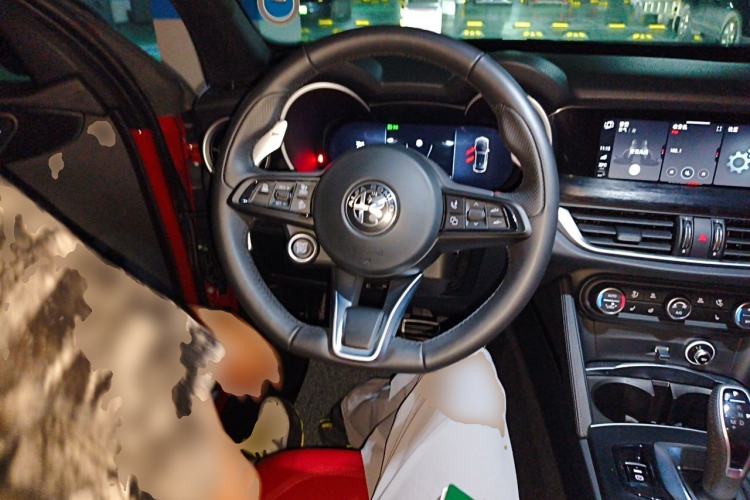 Used Alfa Romeo Stelvio 2023 2.0T 280HP Sprint Zongqing Version Steering Wheel