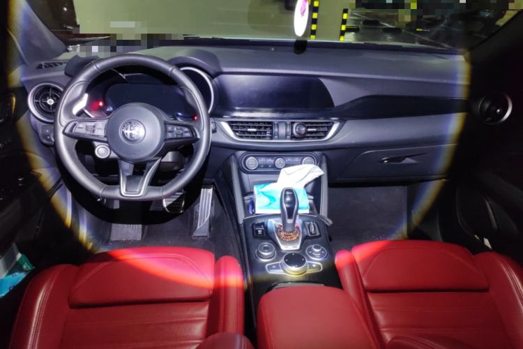 Used Alfa Romeo Stelvio 2023 2.0T 280HP Sprint Zongqing Version Center Console