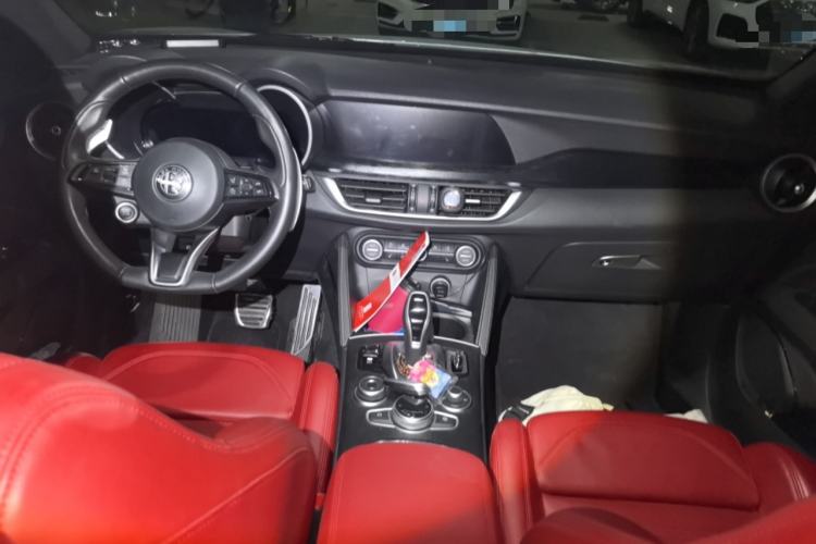 Used Alfa Romeo Stelvio 2023 2.0T 280HP Sprint Zongqing Version Center Console