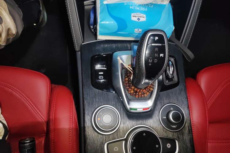 Used Alfa Romeo Stelvio 2023 2.0T 280HP Sprint Zongqing Version Gear Lever