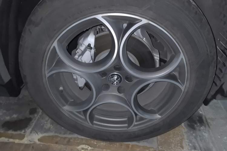 Used Alfa Romeo Stelvio 2023 2.0T 280HP Sprint Zongqing Version Right Front Wheel Hub