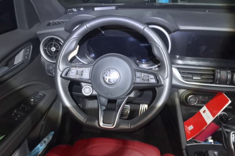 Used Alfa Romeo Stelvio 2023 2.0T 280HP Sprint Zongqing Version Steering Wheel