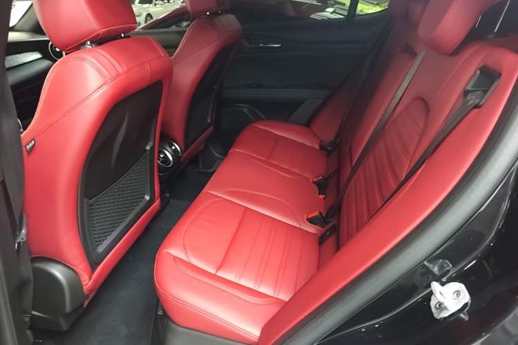 Used Alfa Romeo Stelvio 2024 2.0T 280HP Dragon Edition Limited Edition Left Rear Seat