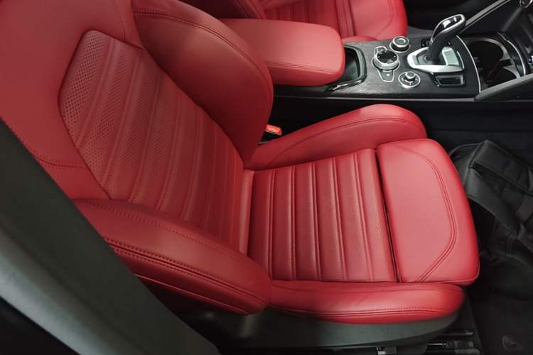 Used Alfa Romeo Stelvio 2024 2.0T 280HP Dragon Edition Limited Edition Right Front Seat