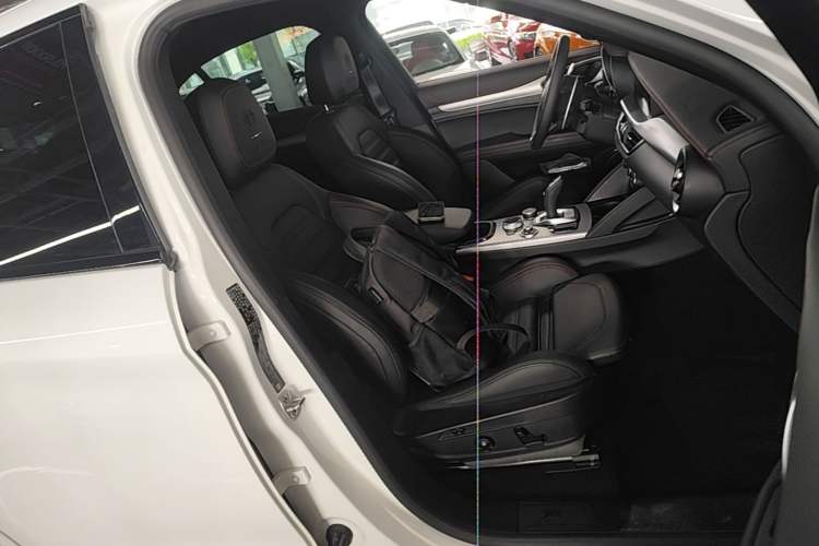 Used Alfa Romeo Stelvio 2024 2.0T 280HP Tributo Italiano Legend Tribute Edition Right Front Seat