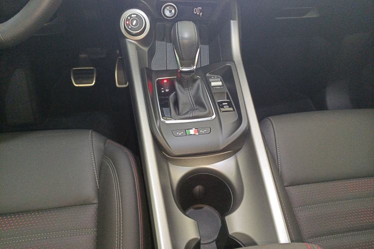 Used Alfa Romeo Tonale 2024 2.0T 268HP AWD Tributo Italiano Legend Tribute Edition Gear Lever