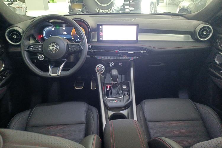 Used Alfa Romeo Tonale 2024 2.0T 268HP AWD Tributo Italiano Legend Tribute Edition Interior 2