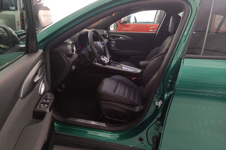 Used Alfa Romeo Tonale 2024 2.0T 268HP AWD Tributo Italiano Legend Tribute Edition Left Front Seat