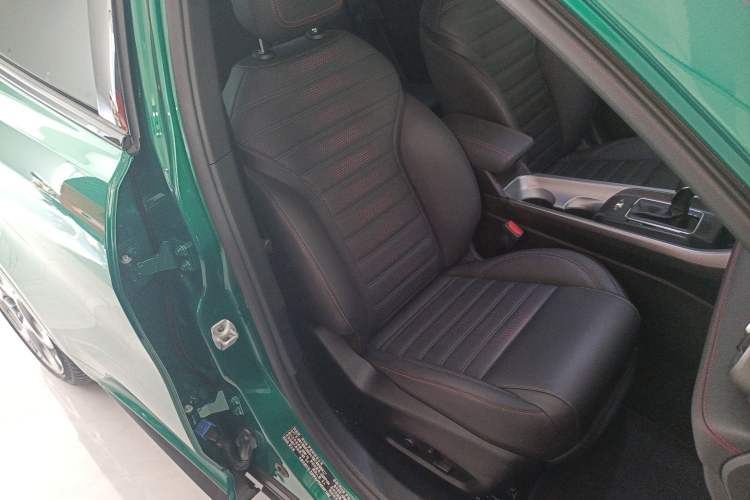 Used Alfa Romeo Tonale 2024 2.0T 268HP AWD Tributo Italiano Legend Tribute Edition Right Front Seat