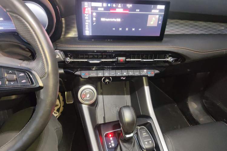 Used Alfa Romeo Tonale 2023 2.0T 268HP AWD Veloce Track Edition Audio And AC Panel
