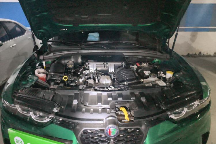 Used Alfa Romeo Tonale 2023 2.0T 268HP AWD Veloce Track Edition Engine Bay