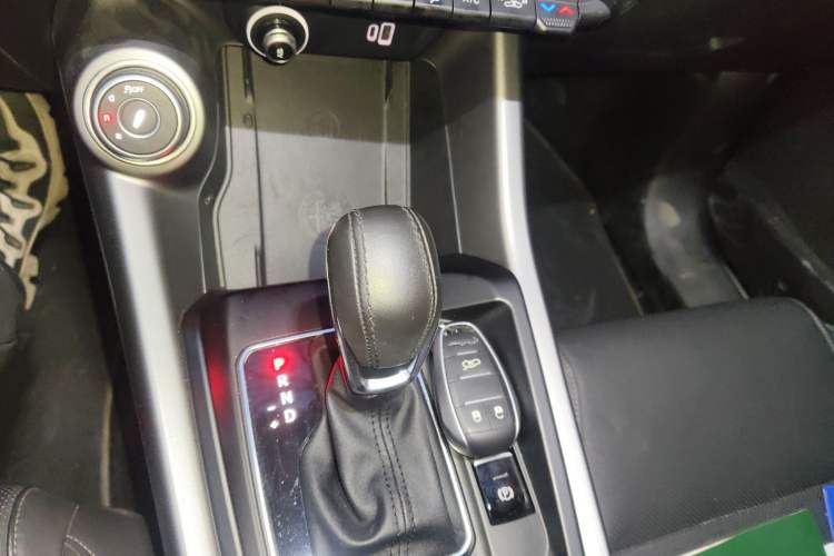 Used Alfa Romeo Tonale 2023 2.0T 268HP AWD Veloce Track Edition Gear Lever