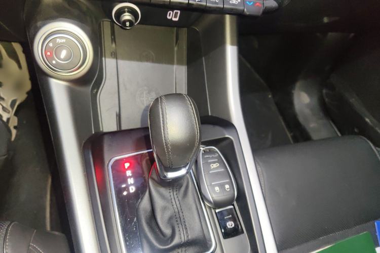 Used Alfa Romeo Tonale 2023 2.0T 268HP AWD Veloce Track Edition Gear Lever
