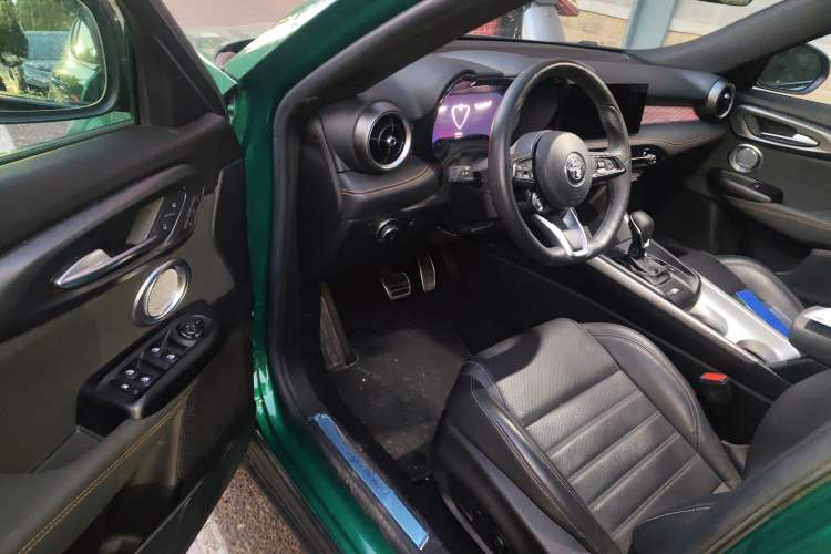 Used Alfa Romeo Tonale 2023 2.0T 268HP AWD Veloce Track Edition Interior 3