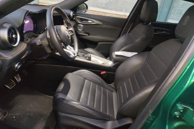 Used Alfa Romeo Tonale 2023 2.0T 268HP AWD Veloce Track Edition Left Front Seat