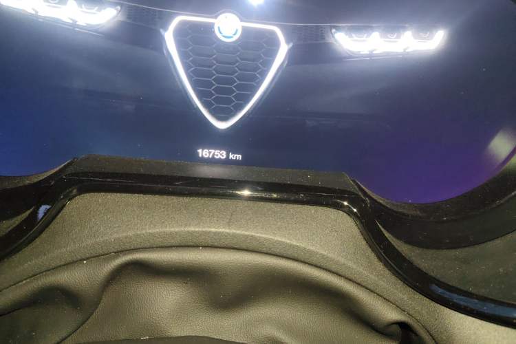 Used Alfa Romeo Tonale 2023 2.0T 268HP AWD Veloce Track Edition Odometer Close Up