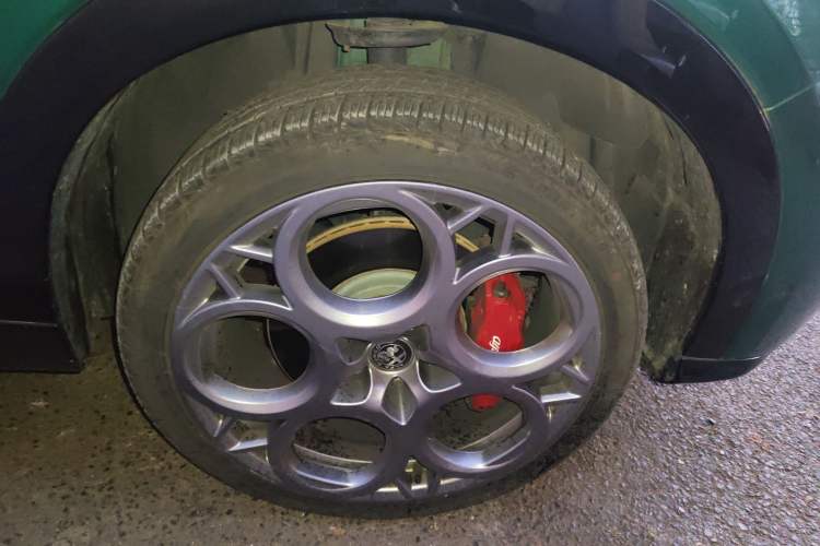 Used Alfa Romeo Tonale 2023 2.0T 268HP AWD Veloce Track Edition Right Front Wheel Hub