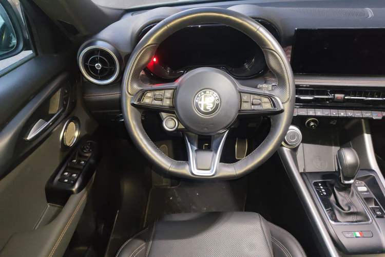 Used Alfa Romeo Tonale 2023 2.0T 268HP AWD Veloce Track Edition Steering Wheel