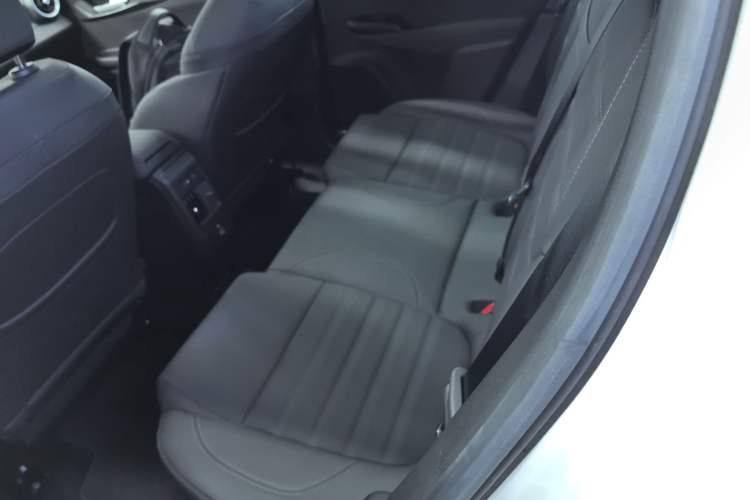 Used Alfa Romeo Tonale 2023 2.0T 268HP AWD Veloce Track Edition Left Rear Seat