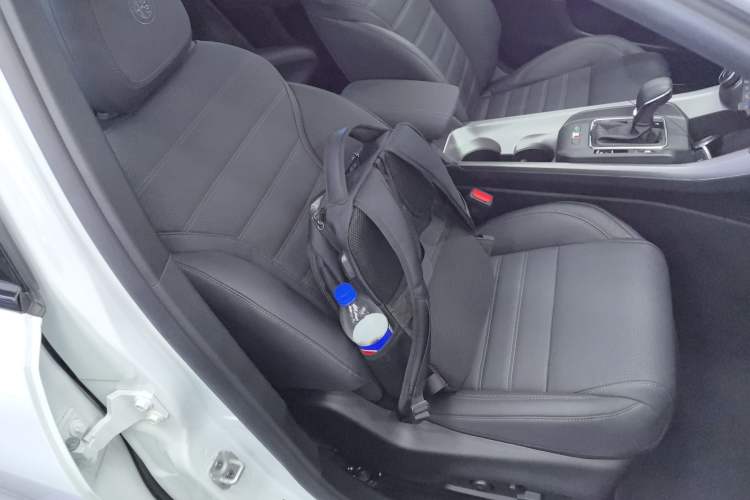 Used Alfa Romeo Tonale 2023 2.0T 268HP AWD Veloce Track Edition Right Front Seat