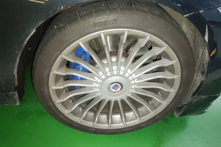 Used Alpina B4 2016 B4 BITURBO Coupe Right Front Wheel Hub