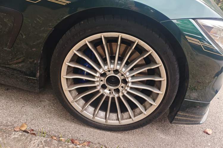 Used Alpina B4 2016 B4 BITURBO Coupe Right Front Wheel Hub