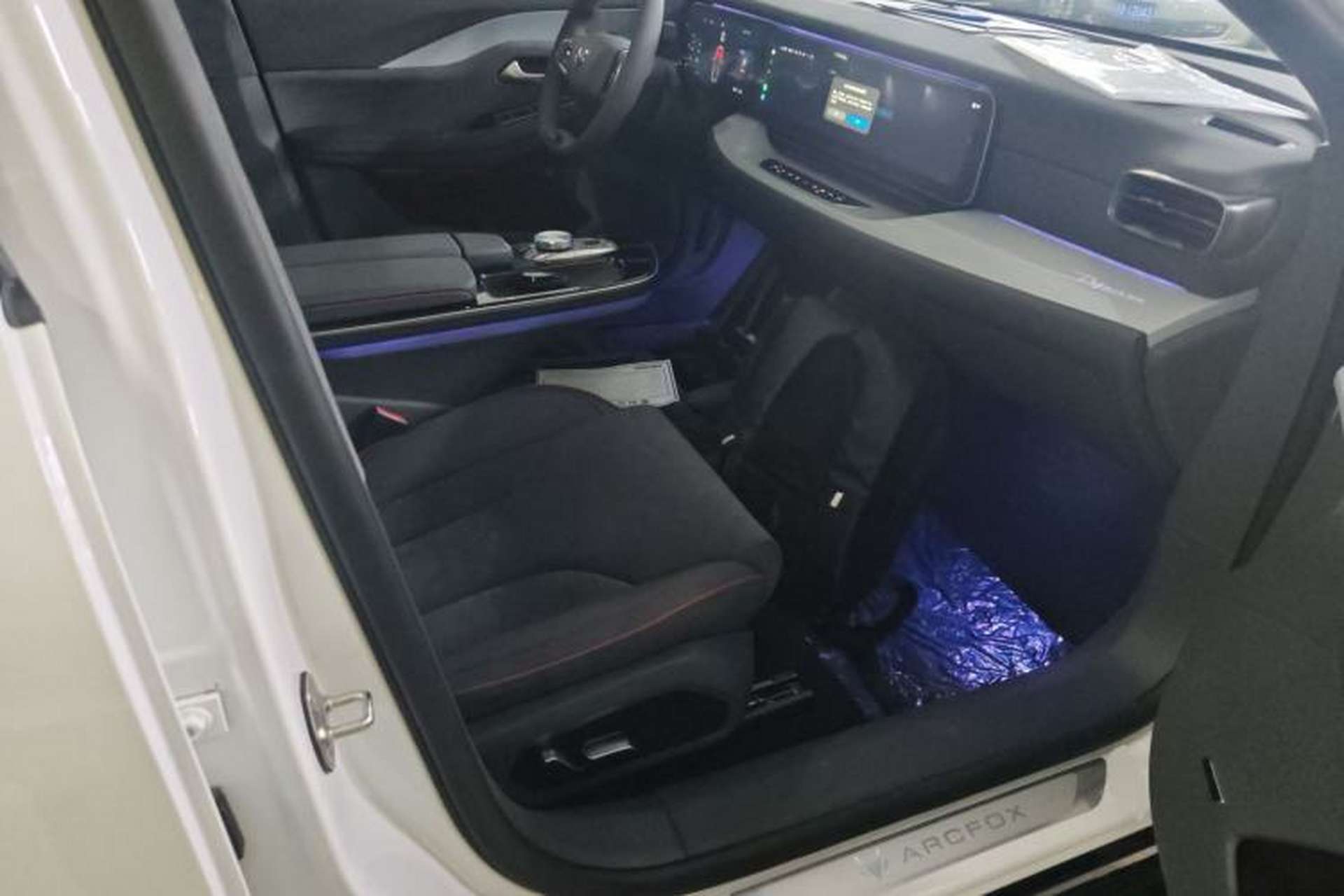 Used ARCFOX Alpha S 2023 Pioneer Edition Right Front Seat