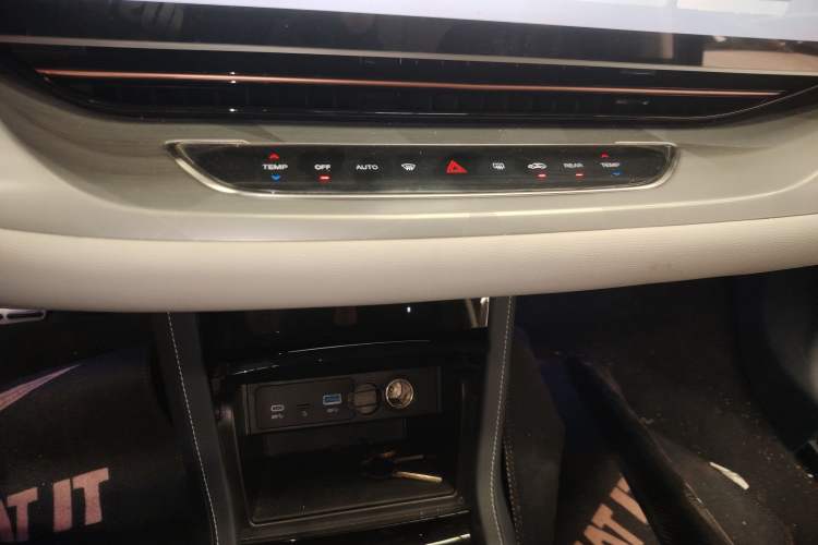 Used ARCFOX Alpha S 2021 708S+ 160kW Audio And AC Panel