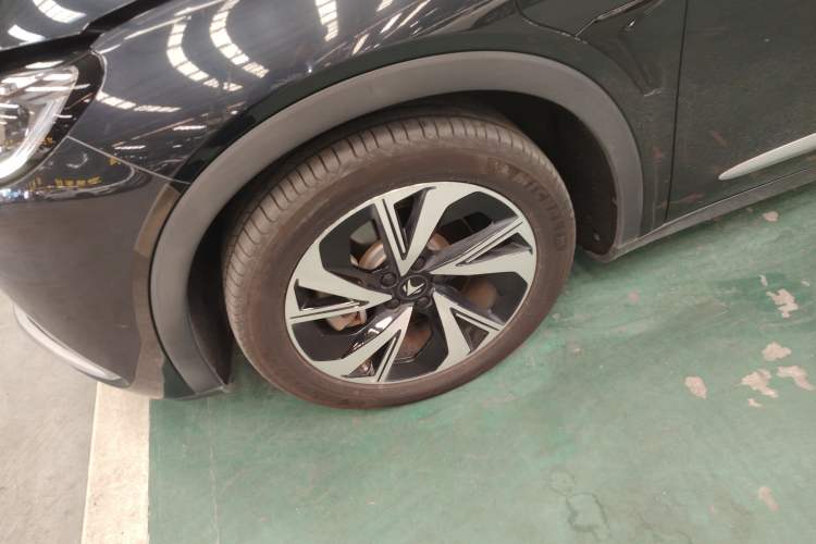 Used ARCFOX Alpha S 2021 708S+ 160kW Left Front Wheel Hub