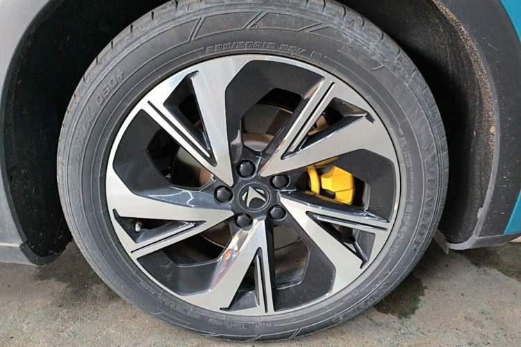 Used ARCFOX Alpha S 2021 525S 160kW Right Front Wheel Hub