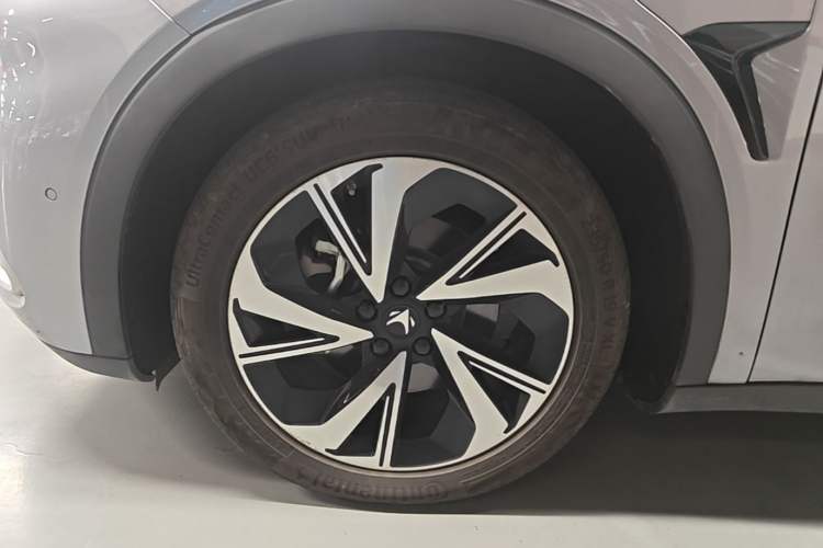 Used ARCFOX Alpha S 2021 708S+ 160kW Left Front Wheel Hub