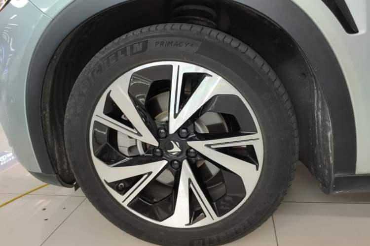 Used ARCFOX Alpha S 2021 708S+ 160kW Left Front Wheel Hub