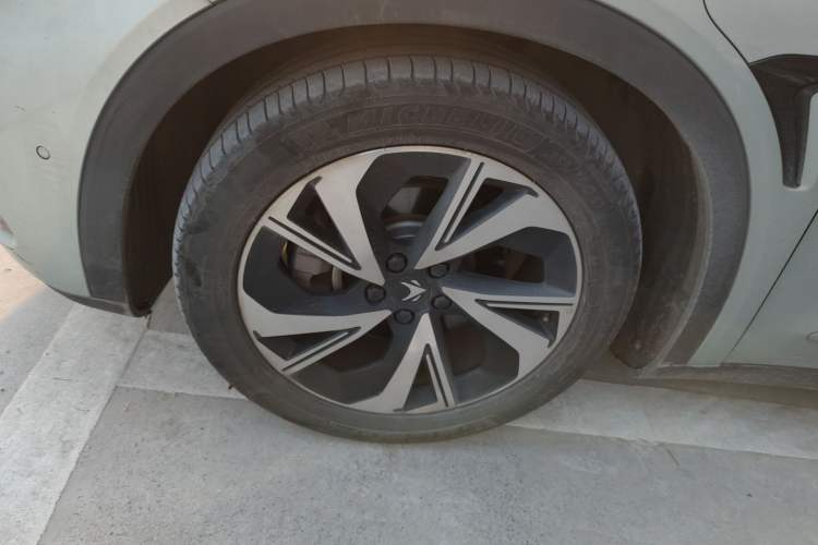 Used ARCFOX Alpha S 2021 708S+ 160kW Left Front Wheel Hub
