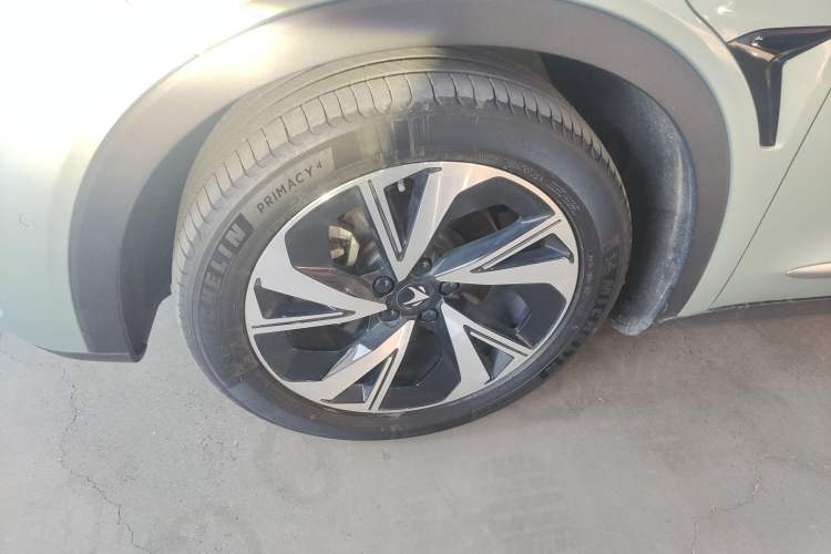 Used ARCFOX Alpha S 2021 708S+ 160kW Left Front Wheel Hub