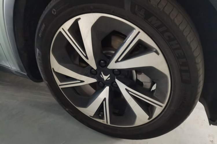 Used ARCFOX Alpha S 2021 708S+ 160kW Right Front Wheel Hub