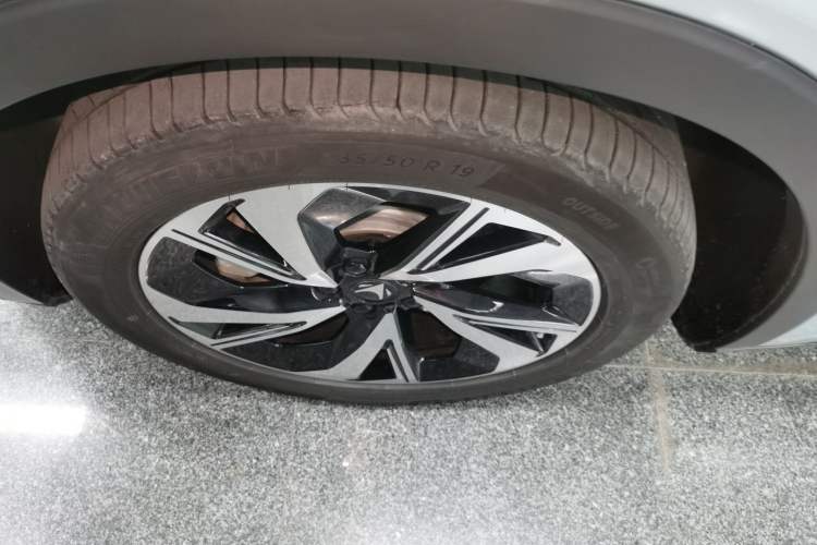 Used ARCFOX Alpha S 2021 708S+ 160kW Left Front Wheel Hub